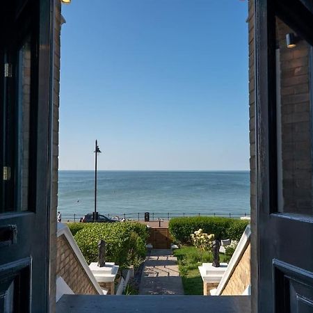 Stylish Beachfront Apartment, Sweeping Ocean Views And Luxury Touches 헌베이 외부 사진