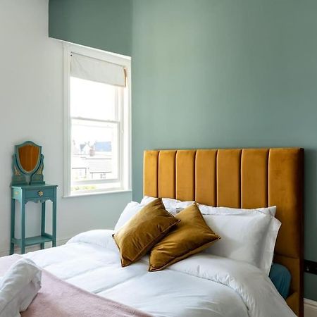 Stylish Beachfront Apartment, Sweeping Ocean Views And Luxury Touches 헌베이 외부 사진