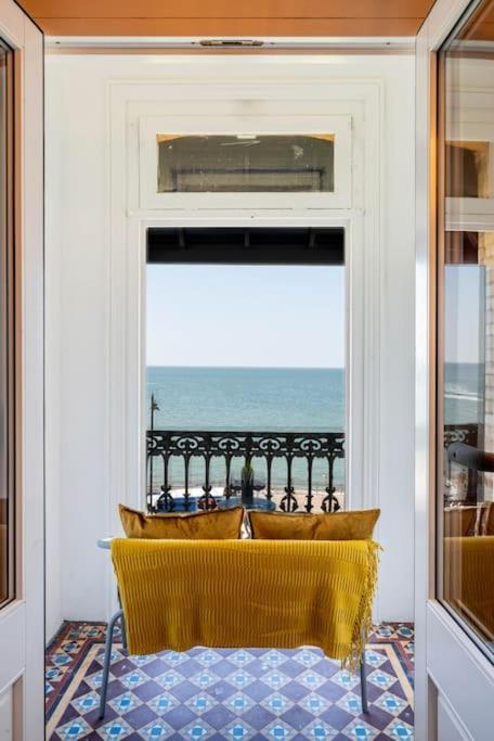Stylish Beachfront Apartment, Sweeping Ocean Views And Luxury Touches 헌베이 외부 사진