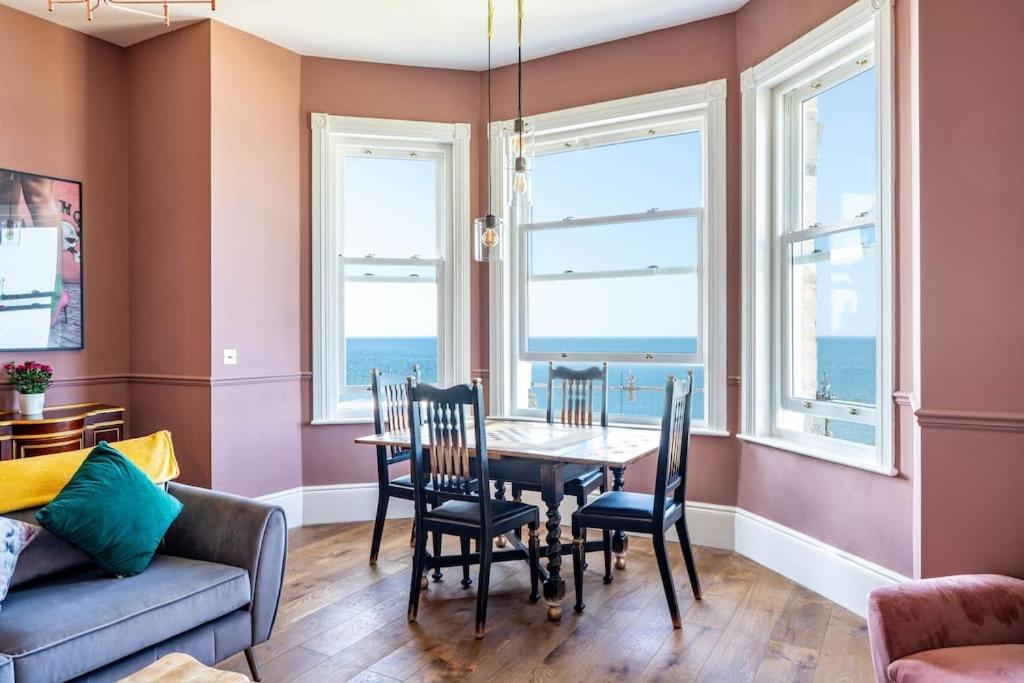 Stylish Beachfront Apartment, Sweeping Ocean Views And Luxury Touches 헌베이 외부 사진