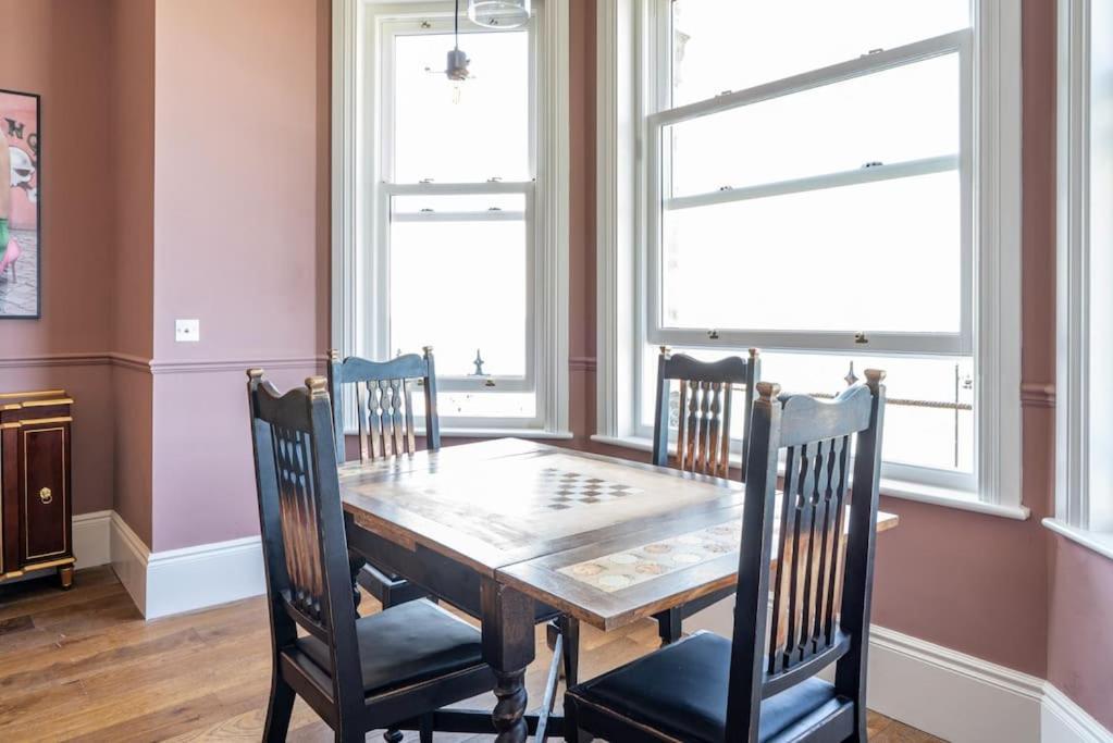 Stylish Beachfront Apartment, Sweeping Ocean Views And Luxury Touches 헌베이 외부 사진