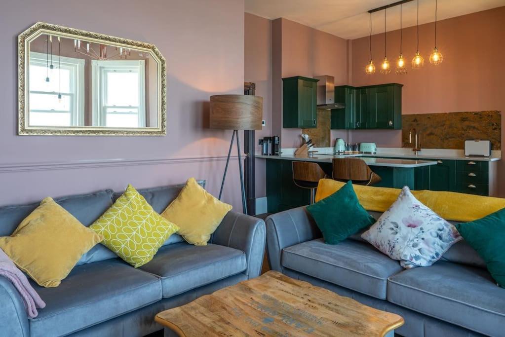 Stylish Beachfront Apartment, Sweeping Ocean Views And Luxury Touches 헌베이 외부 사진
