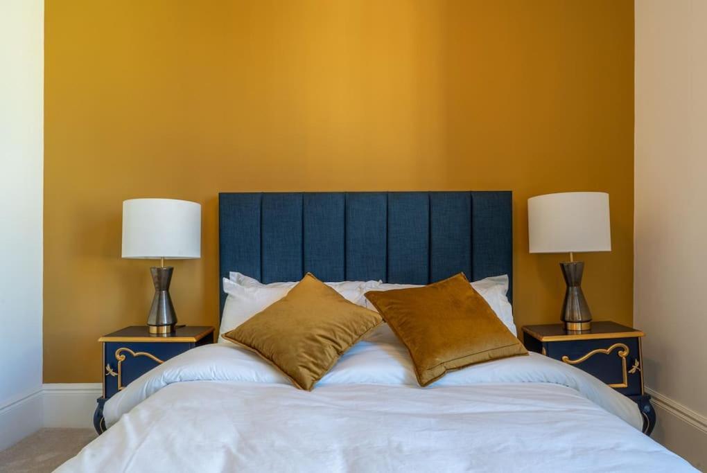 Stylish Beachfront Apartment, Sweeping Ocean Views And Luxury Touches 헌베이 외부 사진