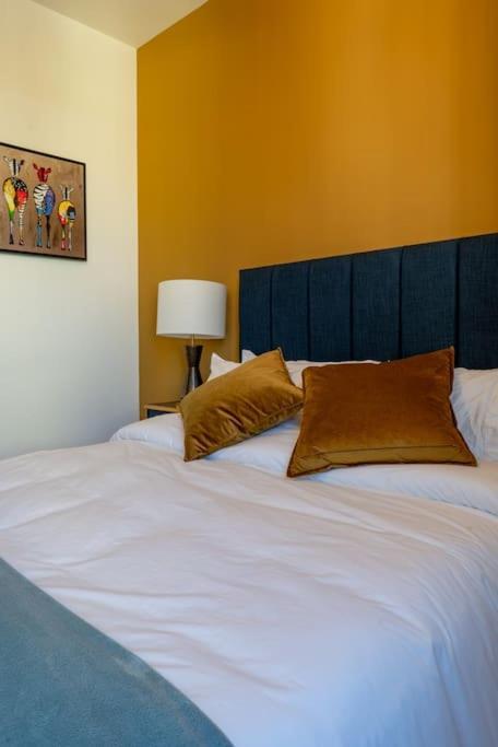 Stylish Beachfront Apartment, Sweeping Ocean Views And Luxury Touches 헌베이 외부 사진