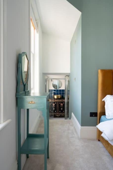 Stylish Beachfront Apartment, Sweeping Ocean Views And Luxury Touches 헌베이 외부 사진
