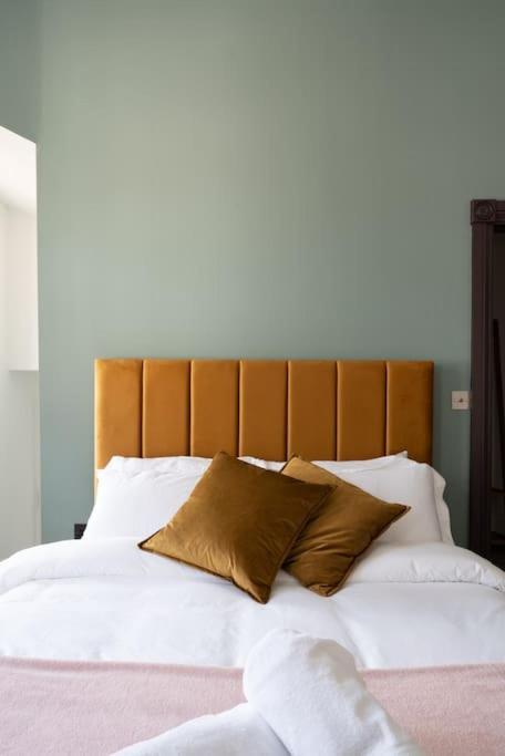 Stylish Beachfront Apartment, Sweeping Ocean Views And Luxury Touches 헌베이 외부 사진